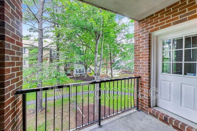 Building Photo - 18310 Streamside Dr