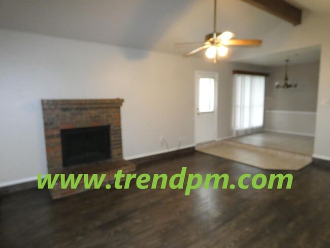 Building Photo - 412 Asbury Dr