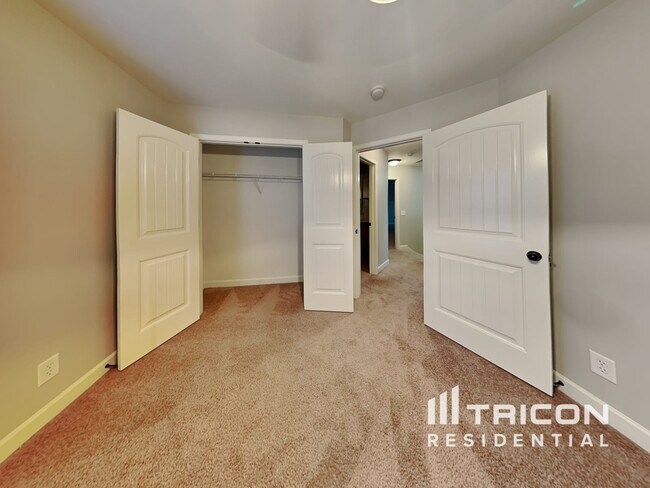 Building Photo - 3125 Hidden Creek Dr