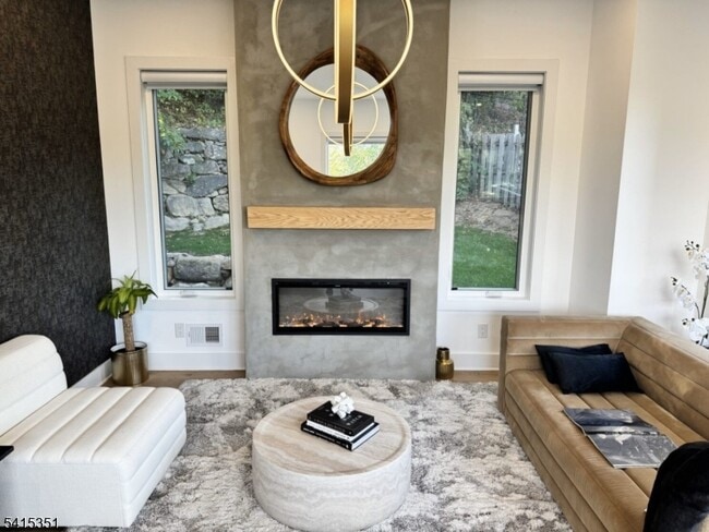 Building Photo - 301 Kingsland Rd