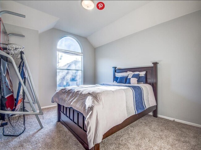 Building Photo - 2824 Thorncreek Ln