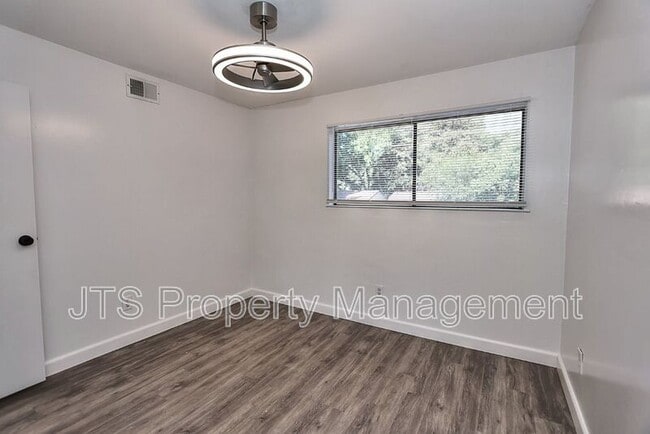 Building Photo - 9 Derow Ct