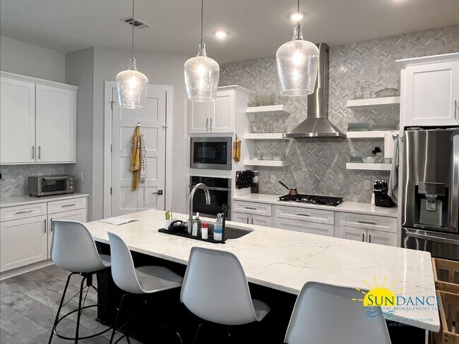 Building Photo - Efficient Solar 4-Bedroom Home in Navarre’s La Fontaine Gated Community with Deeded Beach Access!