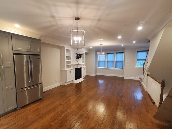 Building Photo - 47 Coffey St