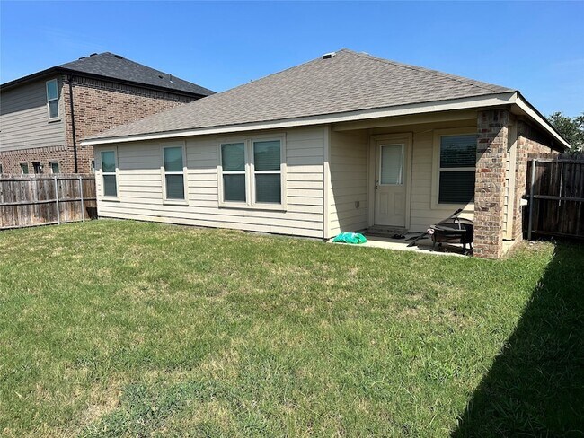 Building Photo - 915 Quartz Trl