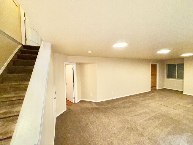 Building Photo - 6050 Emma Ln