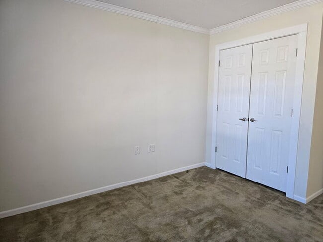 Building Photo - 2079 Pine Hill Rd