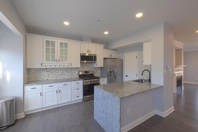 Building Photo - 904 Crestfield Dr