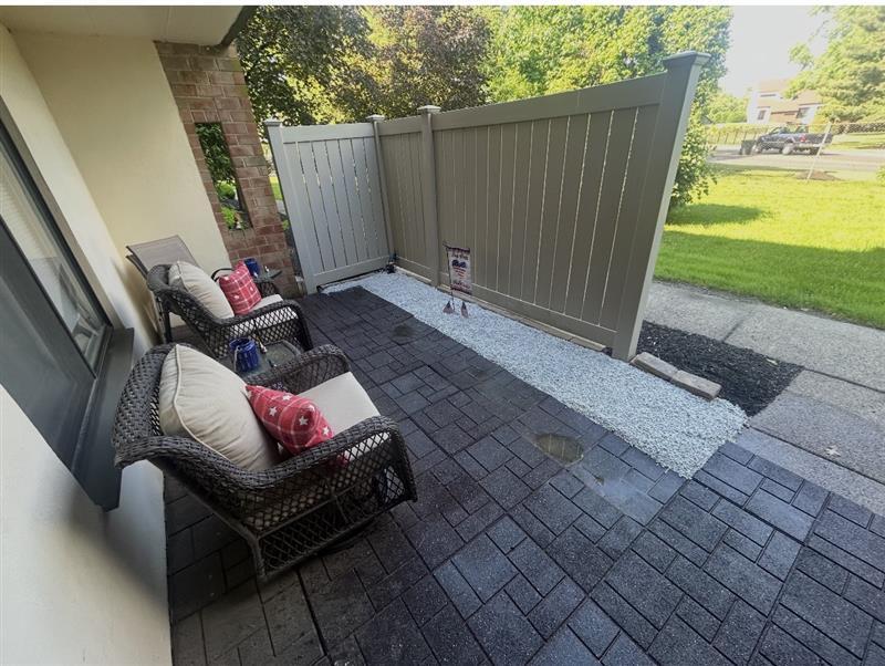 Porch - 57003 Delaire Landing Rd