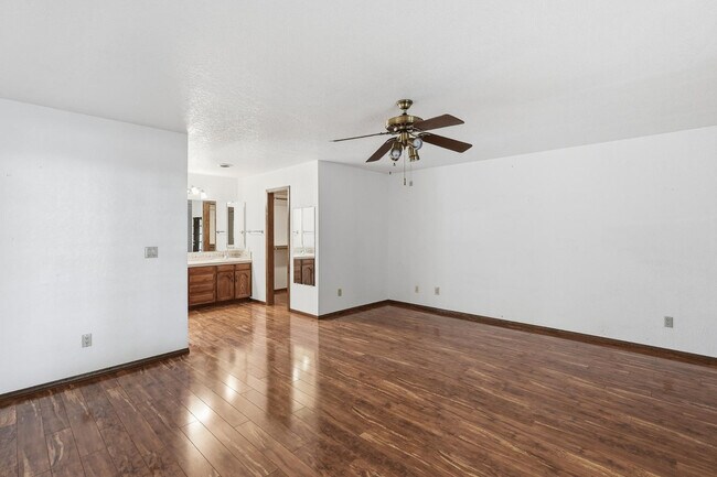 Building Photo - 1003 E Calle Monte Vista