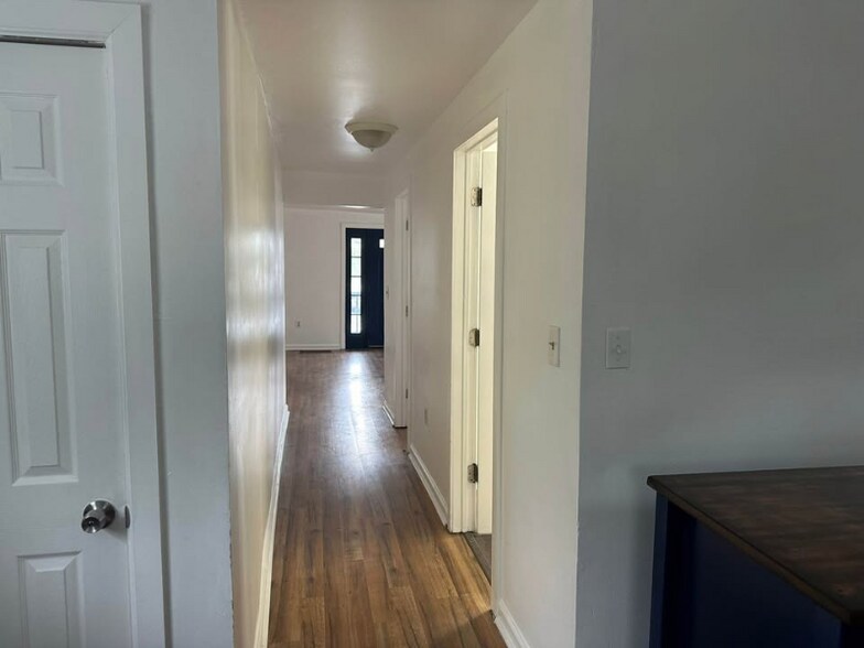 Building Photo - 83 Carpenter St