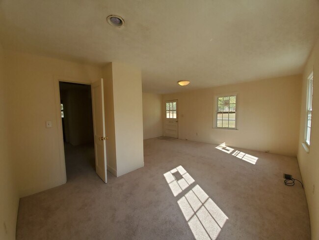 Building Photo - 905 N Fulton St