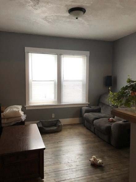 Livingroom size - 12 ft x 11 ft - 110 Glenwood Ave