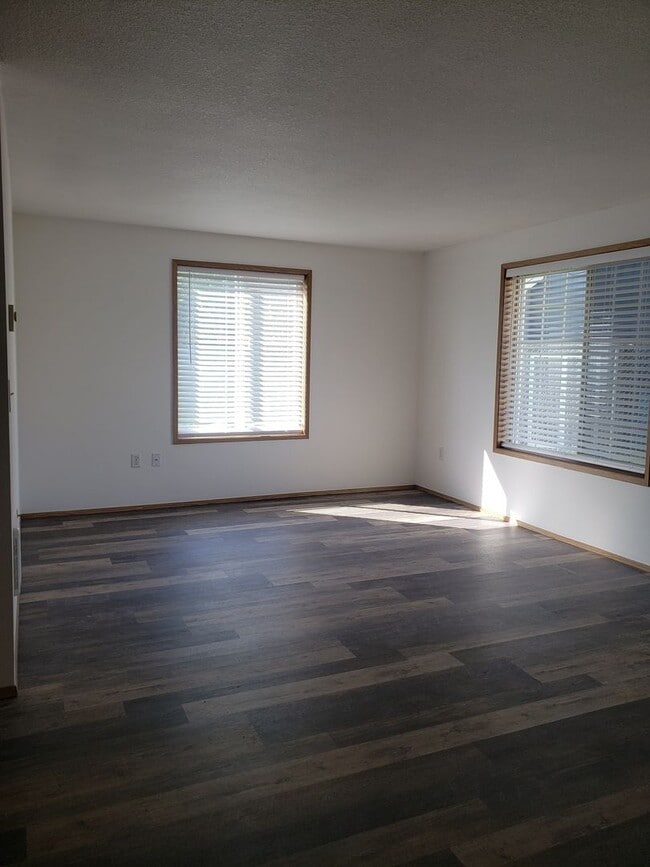 Building Photo - Charming Ranch-Style Home – 3 Bedroom, 2 Bath