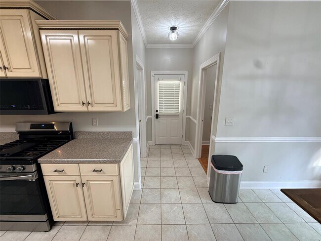 Building Photo - 601 Prairie View Dr