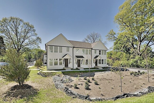 Building Photo - Newer Construction Townhome in Madison