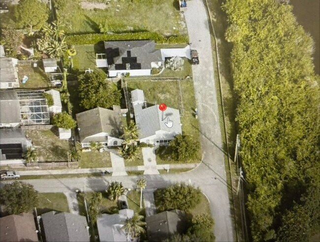 Building Photo - 5359 SE Dell St