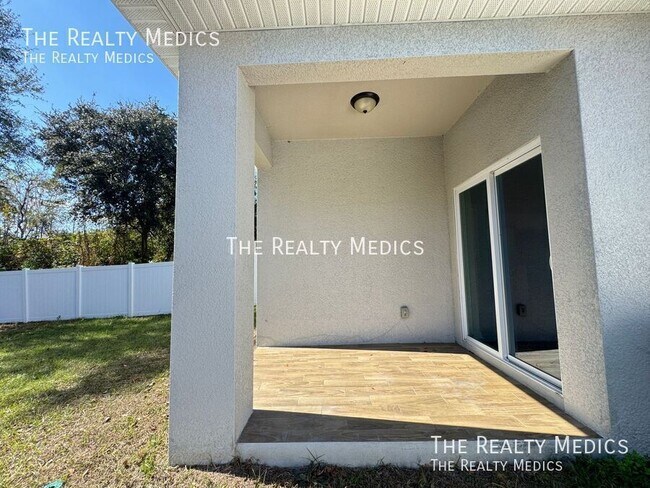 Building Photo - 1999 Marshall St