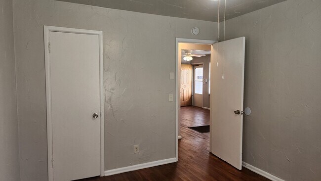 Building Photo - Totally Remodeled 2 Bed 1 Bath SW OKC!  $8...