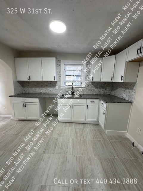 Building Photo - 325 W 31st St