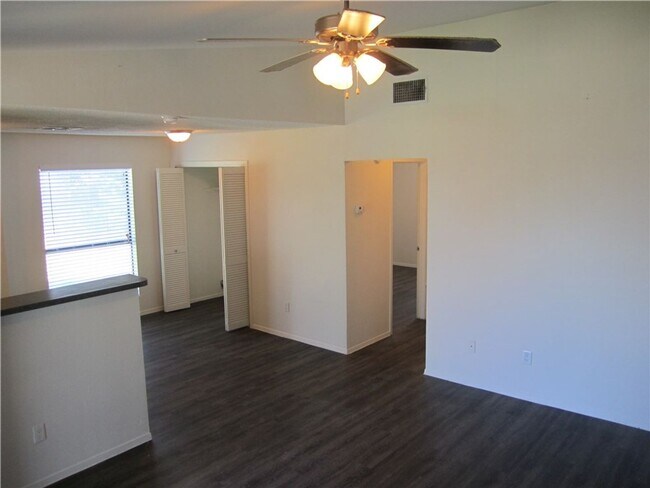 Building Photo - 2213 Yellow Jacket Ln