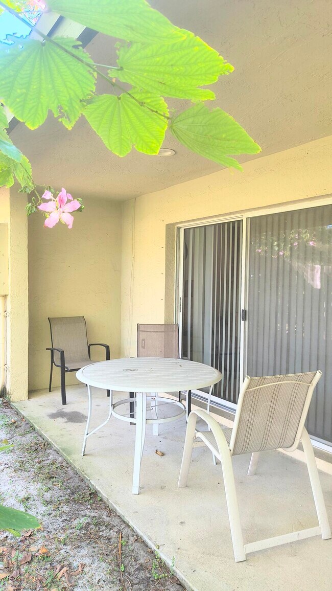 Building Photo - 1236 Block Island Rd