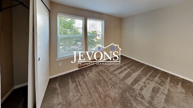 Building Photo - Stunning property in the heart of Seattle!