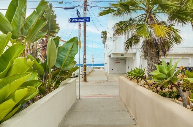 Building Photo - Cozy Home Between Mission Beach and Missio...