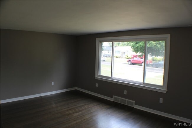 Building Photo - 110 Susan Ln