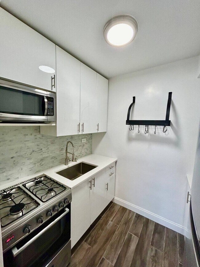 Building Photo - 5730 Mosholu Ave
