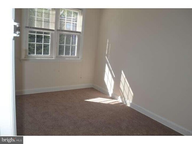 Building Photo - 1401 N Lincoln St