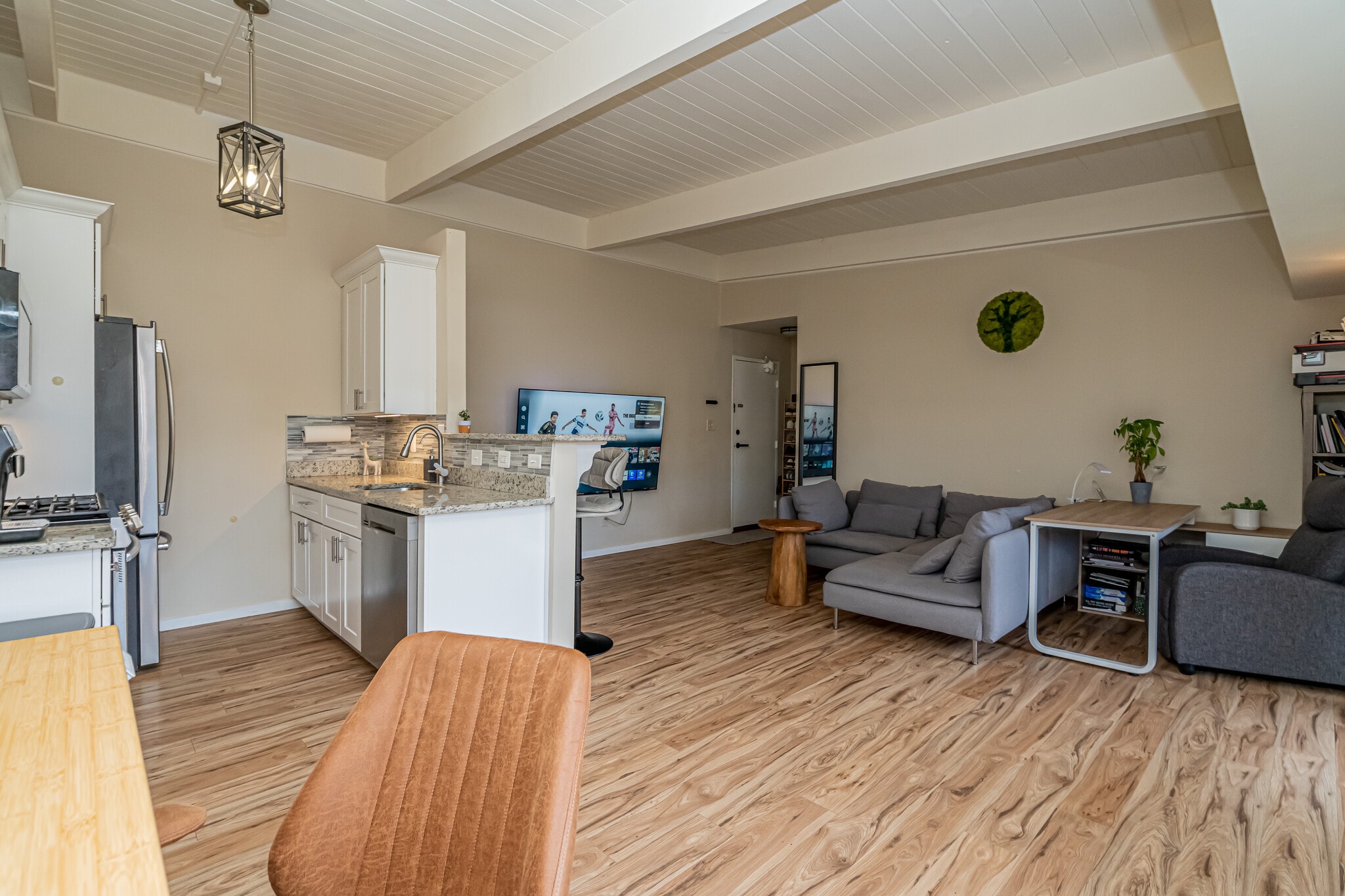 Building Photo - 4965 Americana Dr