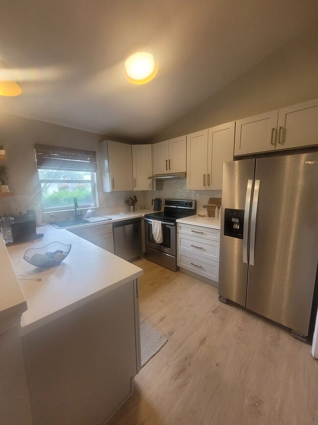 Building Photo - Modern 3 Bed, 2 Bath Home in Chelsea Parc ...