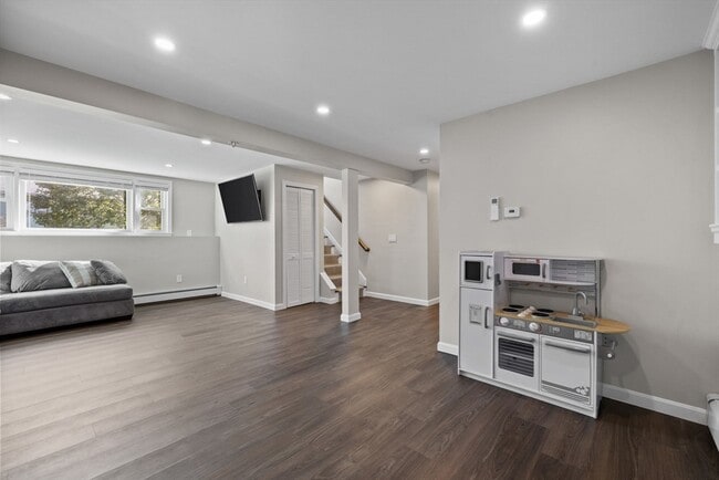 Building Photo - 193 Bonham Rd