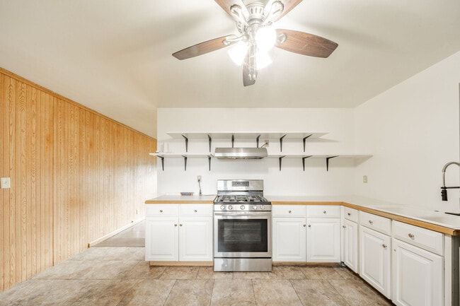 Building Photo - 3631 Decamp Dr