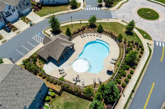 Building Photo - 723 Woodstock Grove Dr