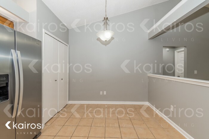 Building Photo - 1846 Manitoba Ct N