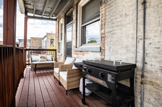 Building Photo - 1514 W Addison St