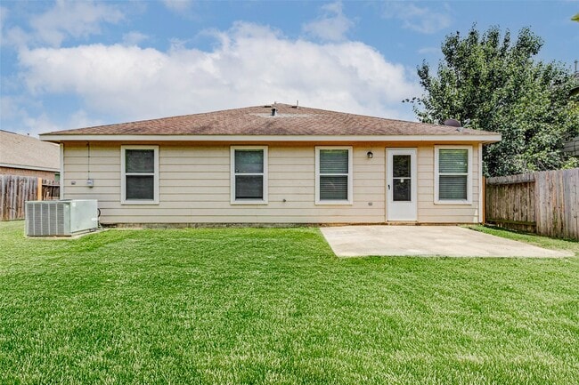 Building Photo - 7027 Parkford Meadow Dr