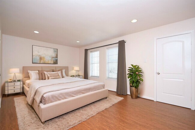 Building Photo - 13240 Trail Hollow Dr