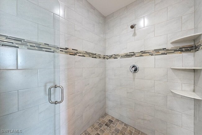 Building Photo - 2100 SW 41st St