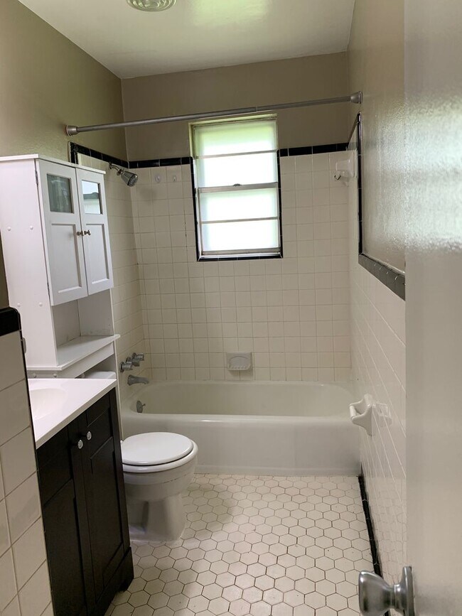 Building Photo - 2bedroom/1bath all brick home - No HUD