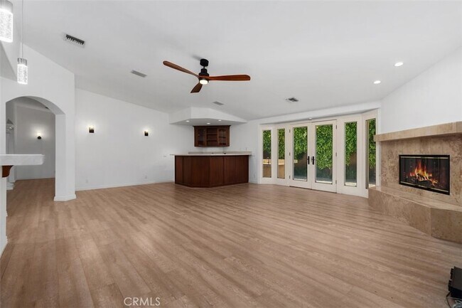 Building Photo - 600 Cliff Dr