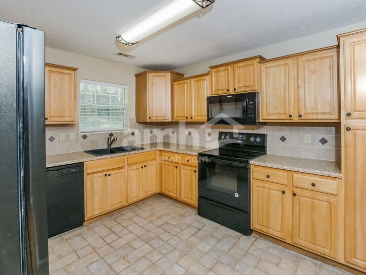 Building Photo - 1245 Edinburgh Dr