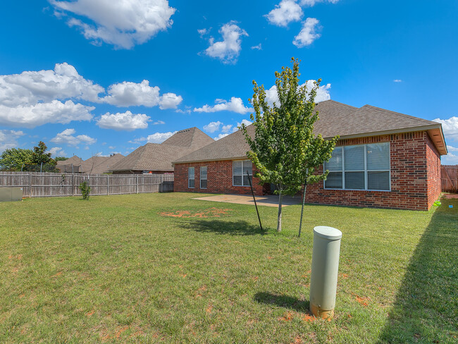 Building Photo - Lone Oak Ridge + Gated Community + 4 beds/...