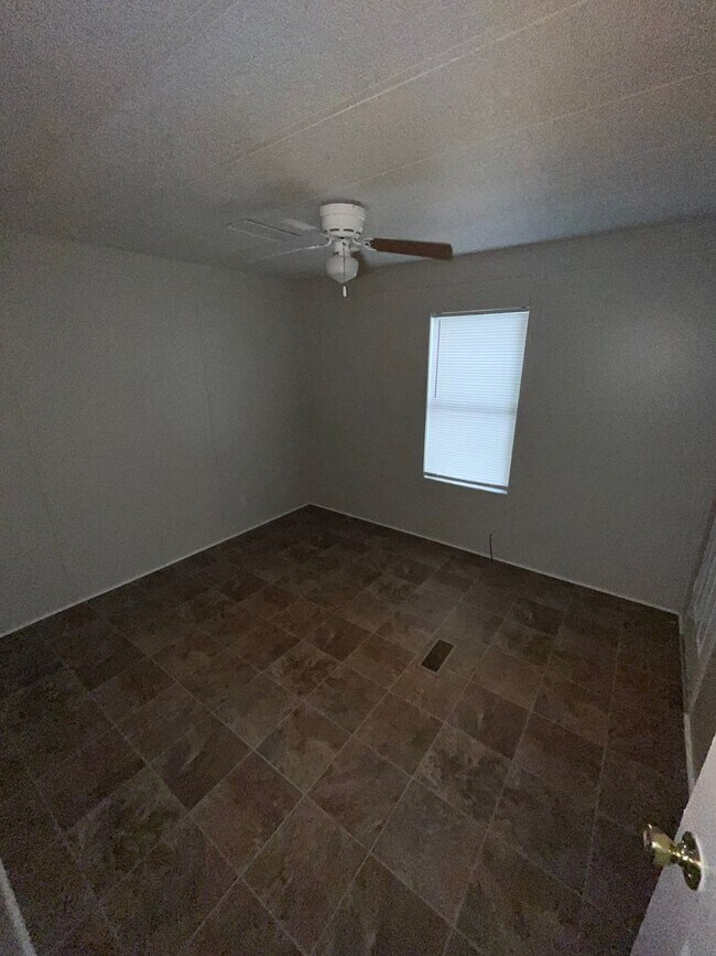 Building Photo - Mobile home for rent