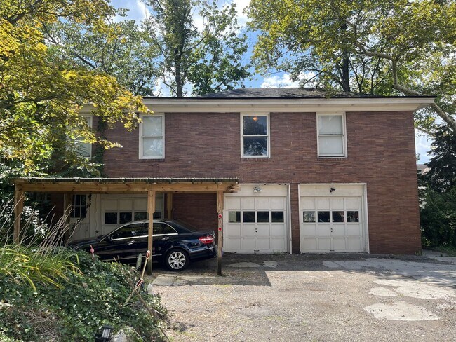 Primary Photo - 2BR Carriage House Behind 200 Maple Ave – ...