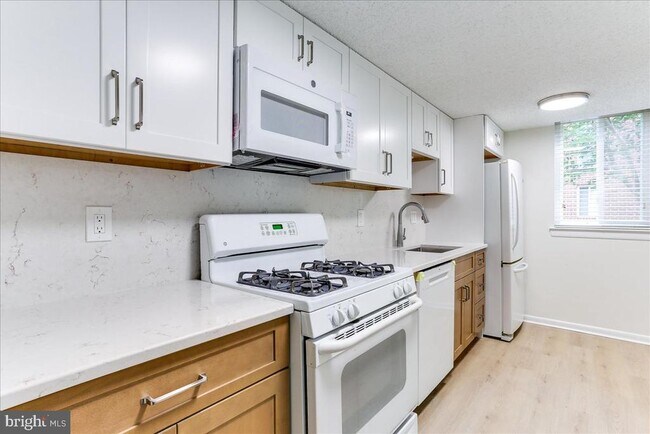 Building Photo - 11823 Breton Ct