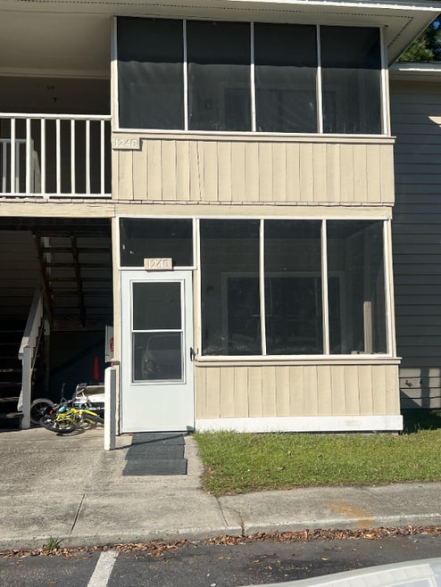 Building Photo - 1240 Shalom Dr
