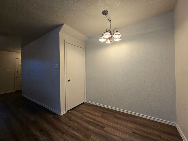 Building Photo - 2805 Kerrville Ct